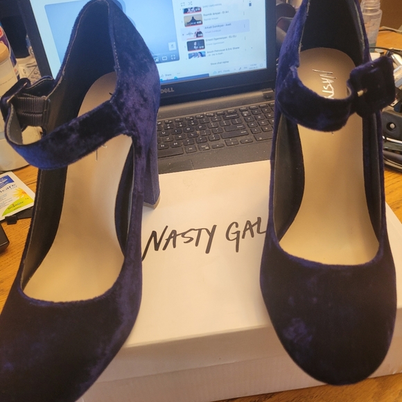 Ladies High Heel - Picture 2 of 9